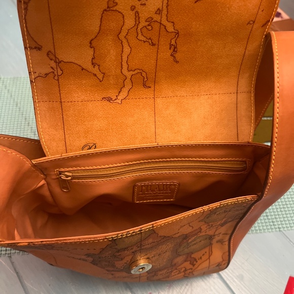 Alviero Martini Italian Leather Tan Map purse - Picture 4 of 4